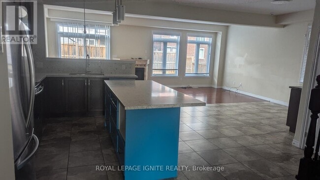 Building Photo - 270 Sweet Gale St