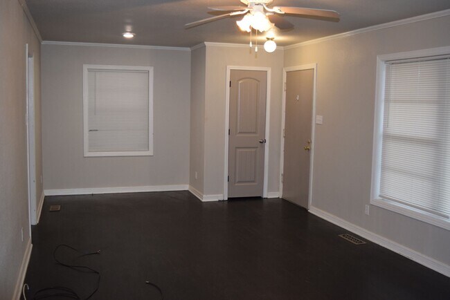 Foto del edificio - Cozy Comfort in a Great Location: Spacious...