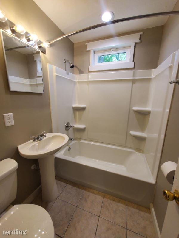 Building Photo - 2 br, 1 bath House - 2332 SW Edgewater Ter