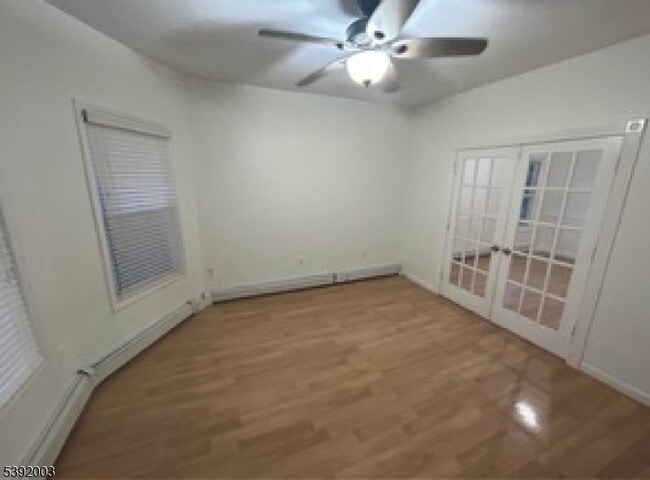 Building Photo - 466 Cortlandt St