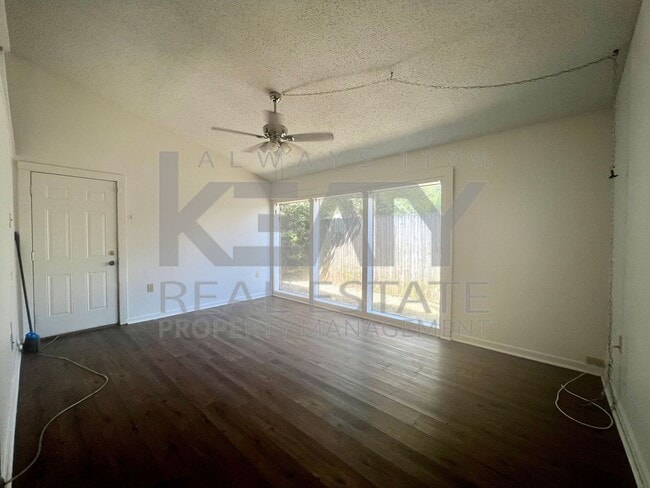 Building Photo - 809 Fox Run Ave