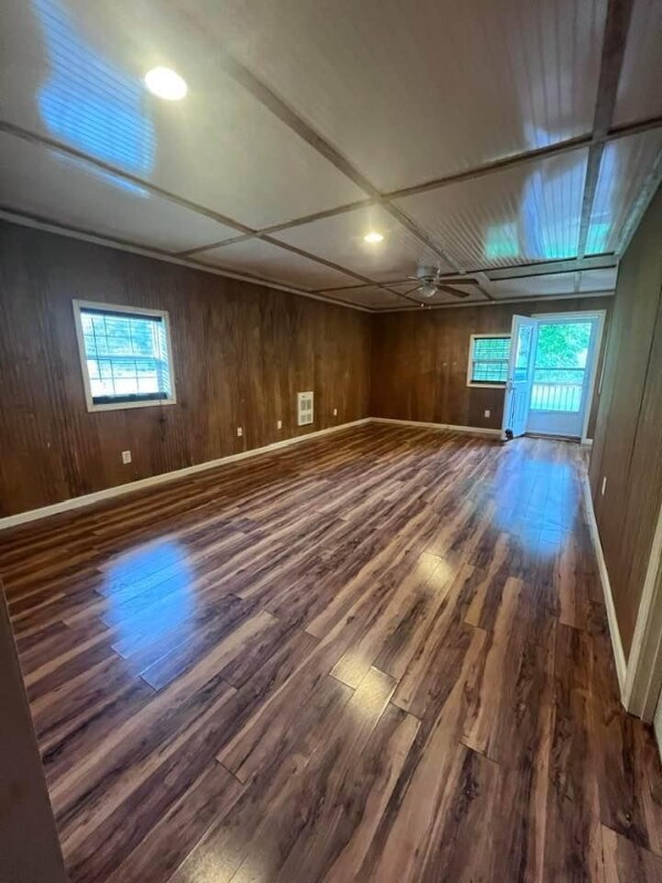 Building Photo - 19 US-19