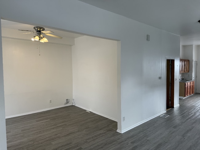 Foto del edificio - 3525 W Fullerton Ave