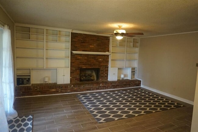 Building Photo - 1218 Simmonsridge Dr