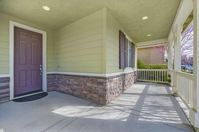 Building Photo - Beautiful Solar Home in Whitney Ranch!