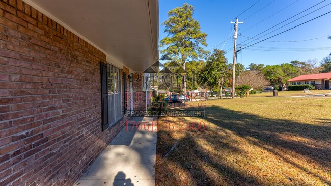 Building Photo - 3119 Fontaine Dr