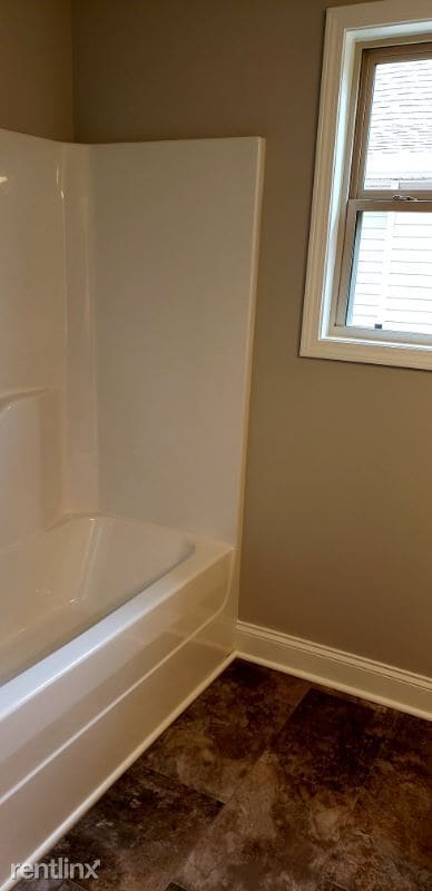 Building Photo - 2 br, 1.5 bath Townhome - 302 Cainsville Rd