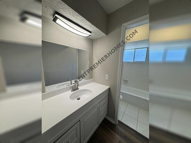 Foto del edificio - 8102 Teal Park Ct