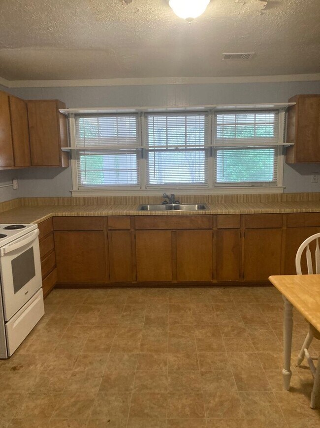 Foto del edificio - 1030 HWY 54 W: Quaint & Cozy 2BD, 1BA Home...