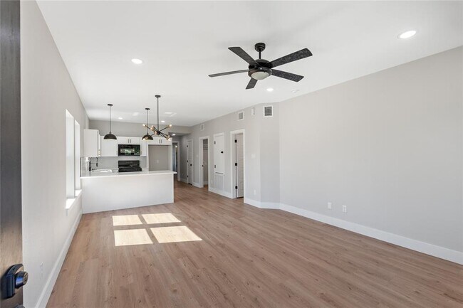 Foto del edificio - 216 E 37th St