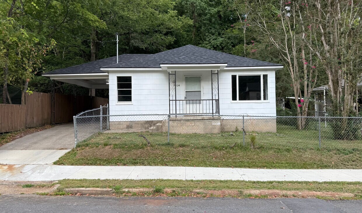 Primary Photo - 404 Holly St