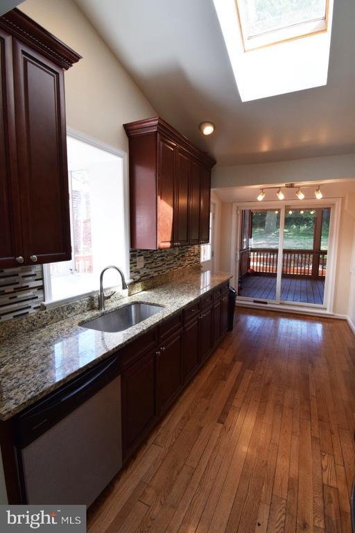 Building Photo - 1507 Oakview Dr