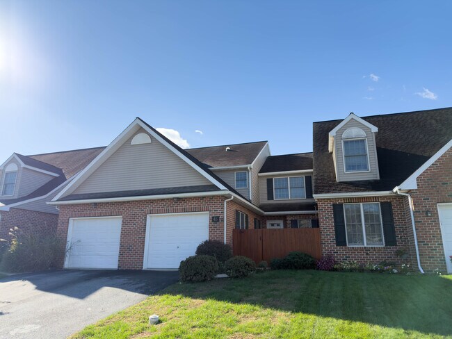 Foto del edificio - 45 Spring Hill Ln