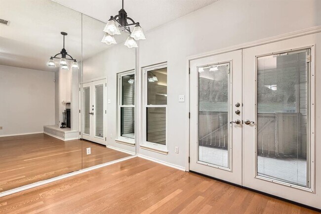 Building Photo - 9100 Mountain Ridge Dr