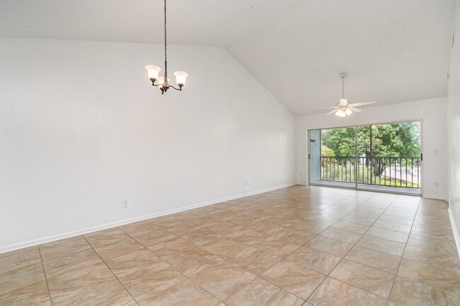 Foto del edificio - 5737 Whitaker Rd