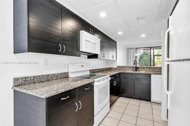 Building Photo - 2821 SW 87th Ave