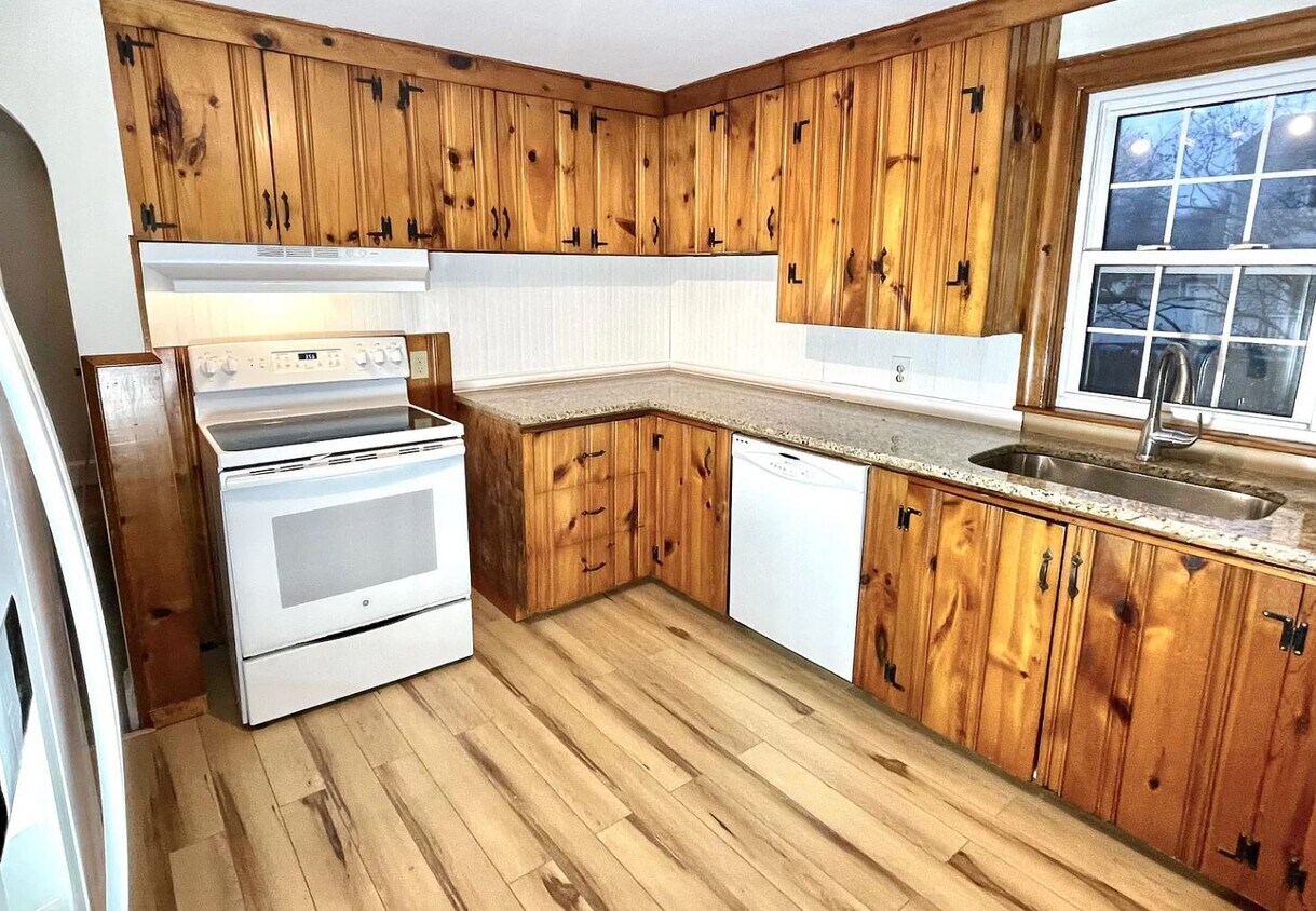 128 Greylawn Ave, Warwick, RI 02889 House Rental in Warwick, RI