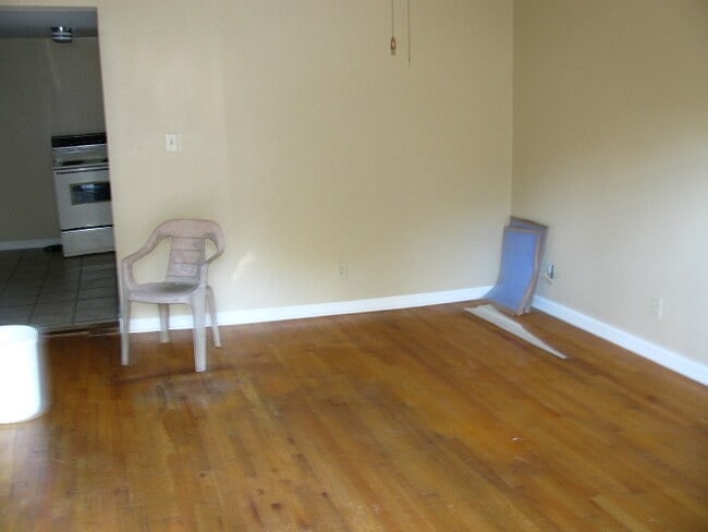 Building Photo - 128 Hillcrest St