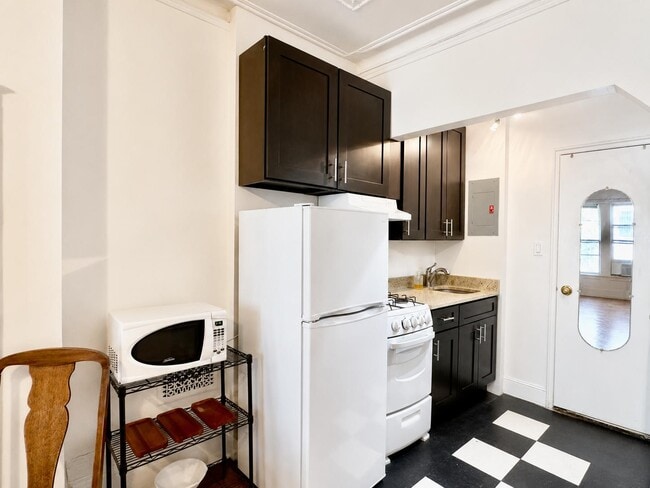 Building Photo - 309 W 107th St