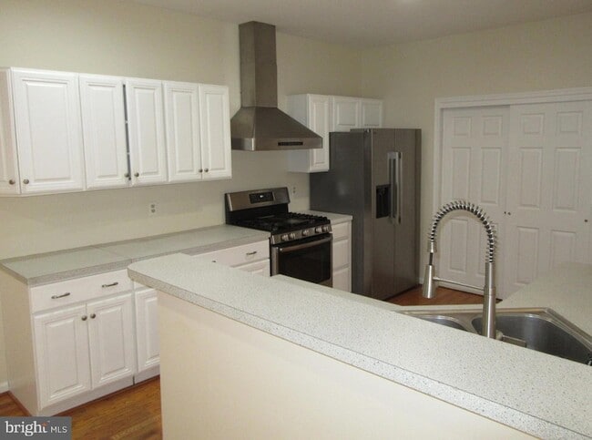 Building Photo - 525 Southampton Ln