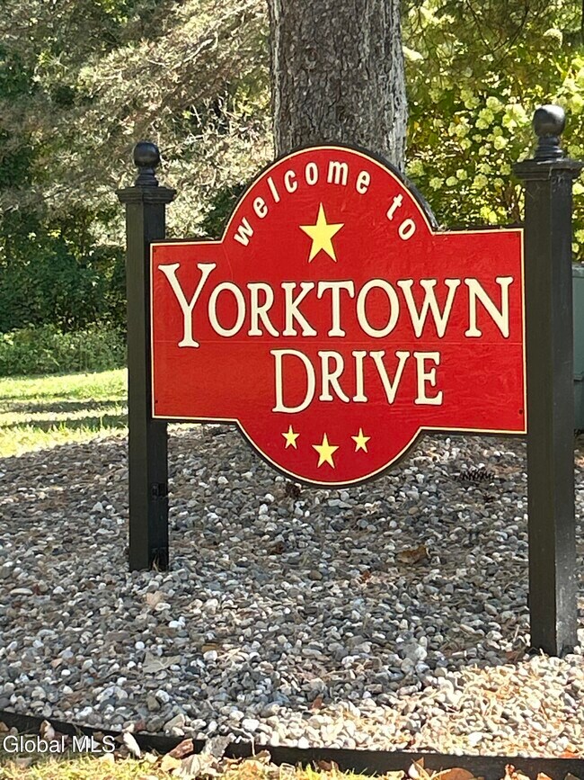 Foto del edificio - 212 Yorktown Dr