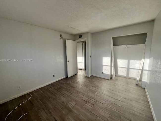 Foto del edificio - 4160 NW 21st St
