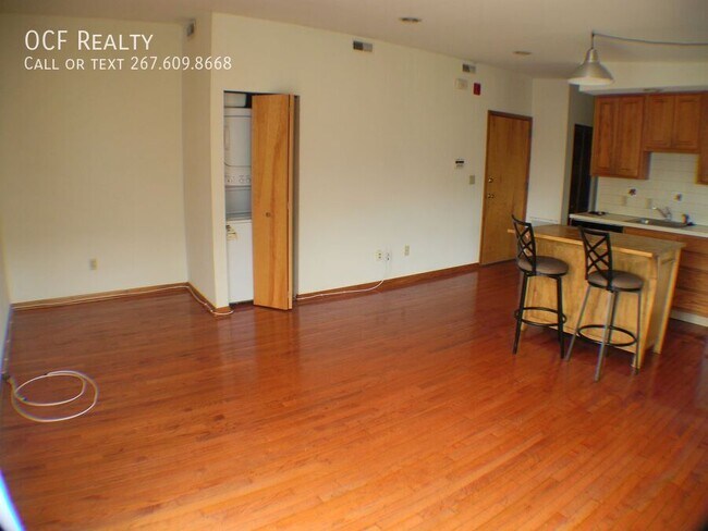 Foto del edificio - Graduate Hospital Three Bedroom / One Bath...