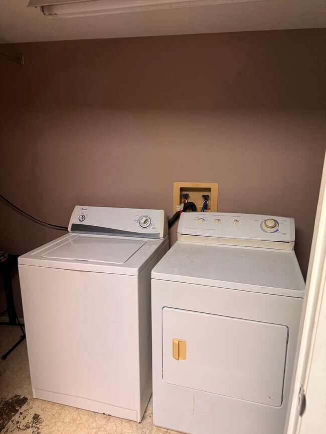 Building Photo - 25 N Water Ave