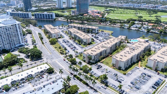 Foto del edificio - 801 Three Islands Boulevard
