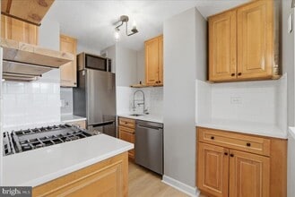 Building Photo - 2030 N Adams St