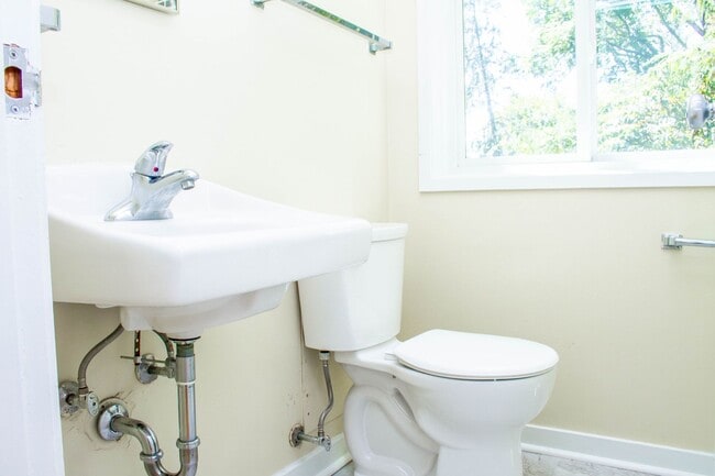 Building Photo - Townhouses Available Near UVA