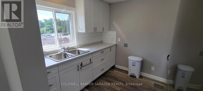 Photo du bâtiment - 6610 Fourth Line Rd