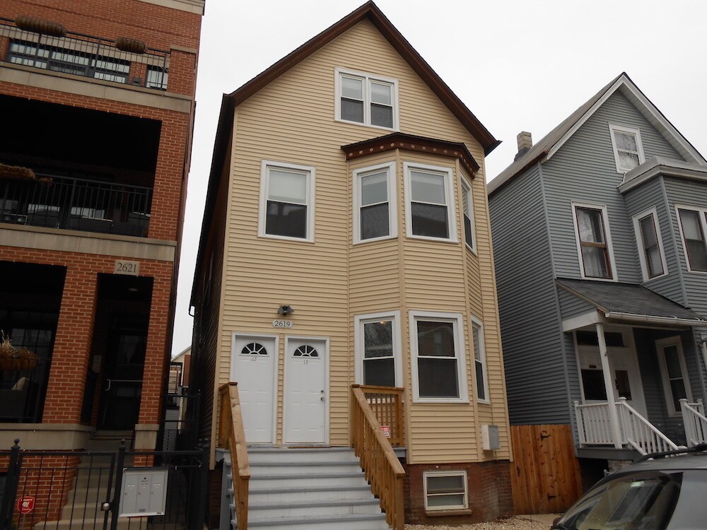 Foto principal - 2619 N Southport Ave