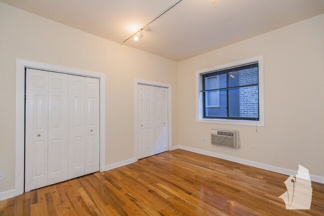 Building Photo - 1425 N Dearborn St