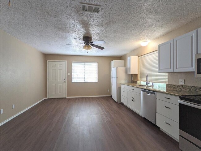 Building Photo - 134 Bellaire Dr