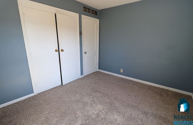 Building Photo - Cute 2 Bedroom 1 Bath House!