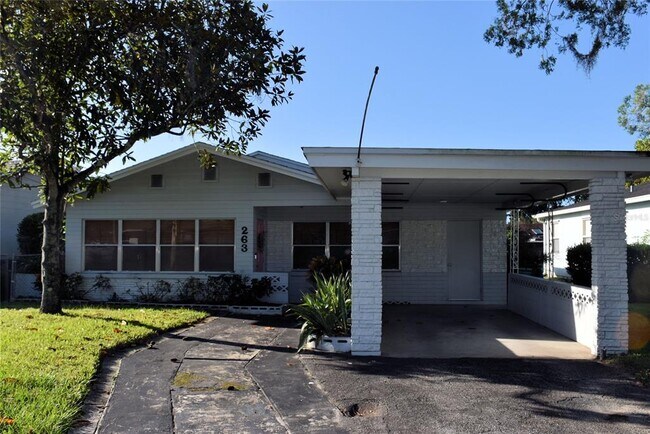 Foto del edificio - 263 Blossom Ln