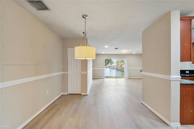 Building Photo - 3 br, 2.5 bath House - 5930 Abbey Rd