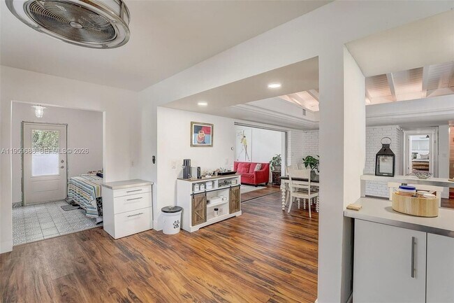 Foto del edificio - 14530 Garden Dr