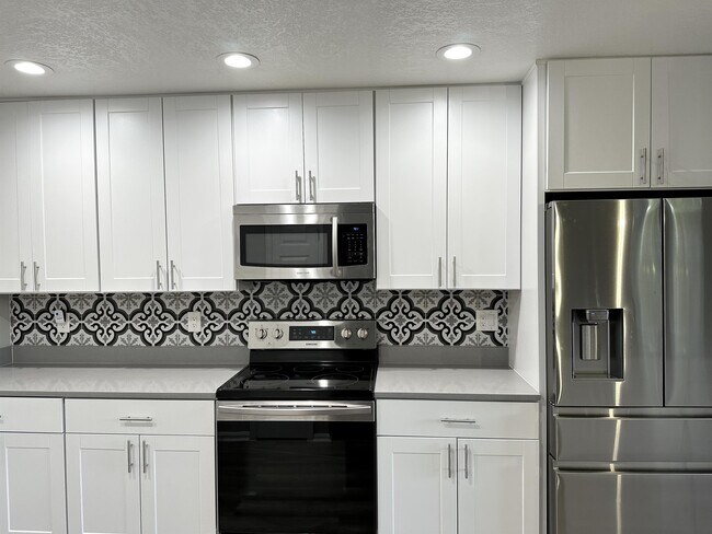 Foto del edificio - 560 W 114th Pl