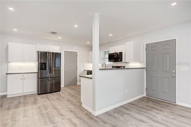 Building Photo - MOVE IN TO THIS SARASOTA HOME NOW WITH ZER...