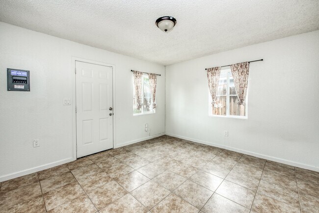 Building Photo - 2443 South 10th Street, Unit 102