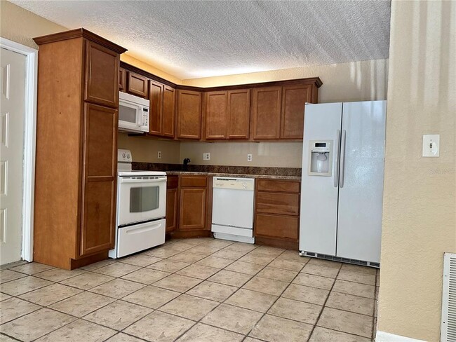 Building Photo - 8205 Sun Spring Cir