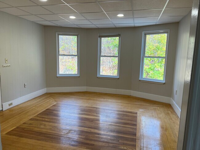 Building Photo - 28 Hermitage Ln