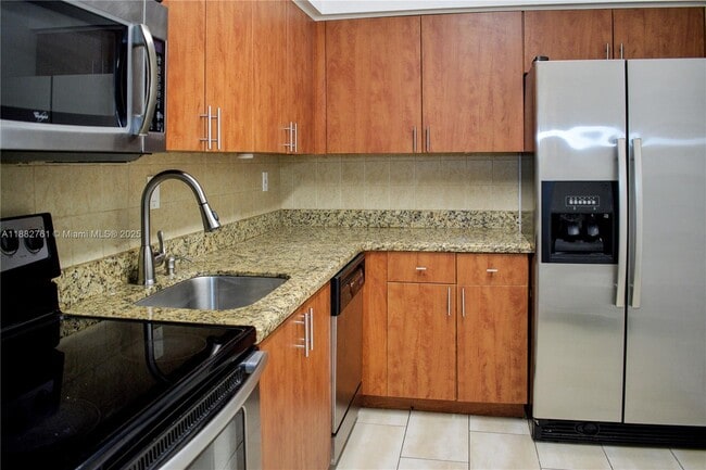 Foto del edificio - 3300 NE 192 St