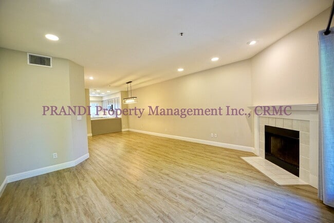 Building Photo - Awesome 2Br/2Ba Condo with W/D and Newer F...