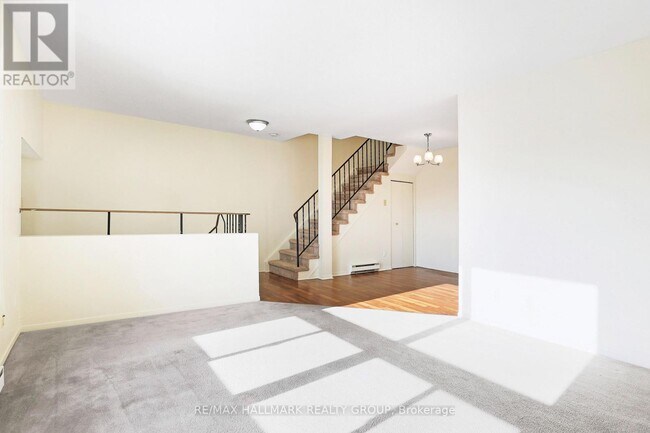 Building Photo - 137 Renova Private