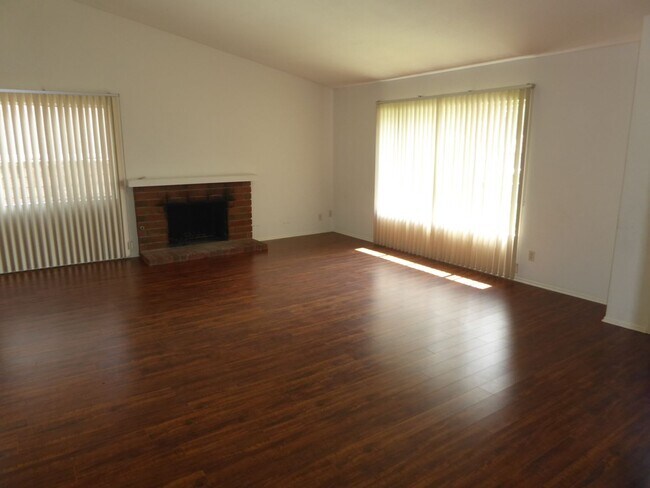 Building Photo - Single Story 4 Bedroom Home in Canyon Coun...