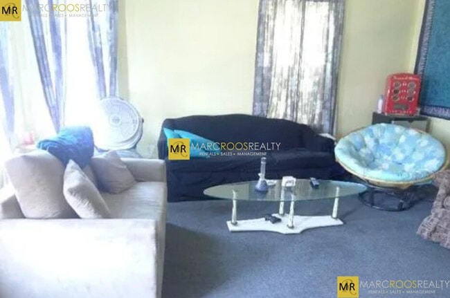 Building Photo - 135 Calumet St