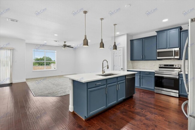 Building Photo - 2405 Loreto Dr